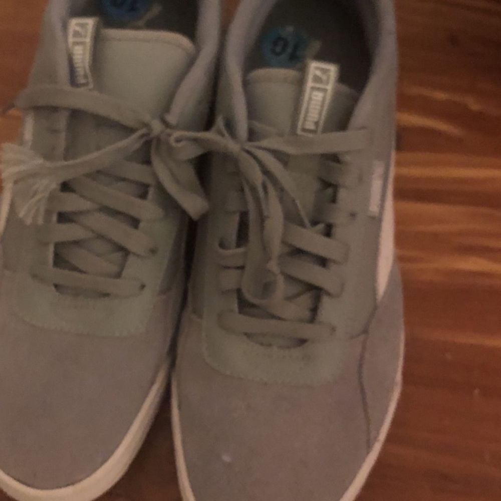 Gray puma shoes for man size 10